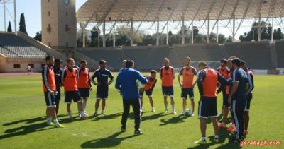 “Qarabağ” “Neftçi”ylə oyunun hazırlıqlarına başladı